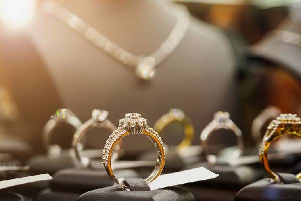 இனி குறைந்த விலையில் தங்கம் வாங்கலாம் - எப்படித் தெரியுமா? | New Hallmark 9 Carat Gold Jewellery India