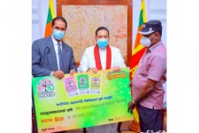 அதிஷ்டலாப சீட்டிழுப்பில் வெற்றி பெற்று கோடீஸ்வரர்களான இருவருக்கு பிரதமர் வழங்கியுள்ள அறிவுறுத்தல்