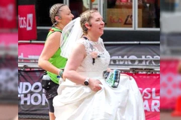 கணவனின் நினைவாக திருமணக் கோலத்தில் மாரத்தான் ஓடிய பெண்