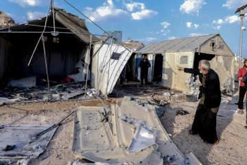 சிரியாவில் இடம்பெயர்ந்த முகாம்கள் மீது நடத்தப்பட்ட தாக்குதலில் 6 பேருக்கு நேர்ந்த கதி!