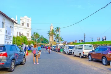 பார்க்கிங் பணம் வசூலித்த மூவர் கைது