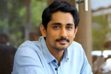 அதுக்காகவே காதலிங்க; கத்துக்கோங்க.. மாறி மாறி முத்தம் கொஞ்சிய சித்தார்த் - வைரல் வீடியோ!