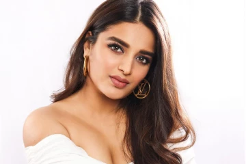 நடிகை நிதி அகர்வால் கிளாமர் போட்டோஷூட்