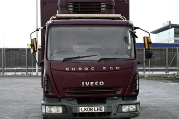 பிரித்தானியாவில் இறைச்சி கொண்டுவந்த லொறி ஒன்றை சோதனையிட்ட பொலிசாருக்கு காத்திருந்த அதிர்ச்சி