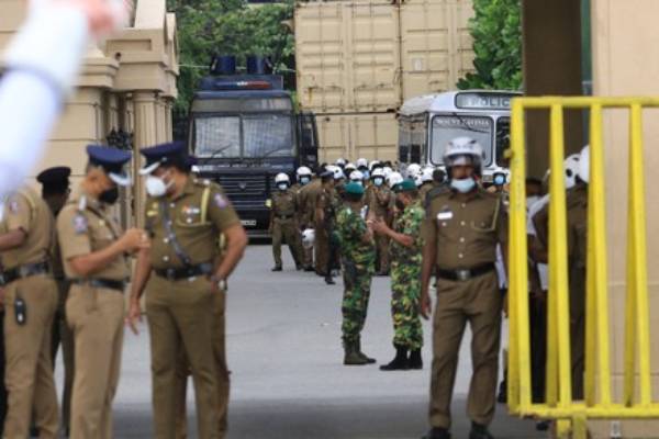 பிரம்மாண்டமாக காதலர் தினம் கொண்டாடிய இலங்கையர் : சிக்கிய கோடி ரூபா பெறுமதியான தங்கம்.. | Gold Price In Chennai