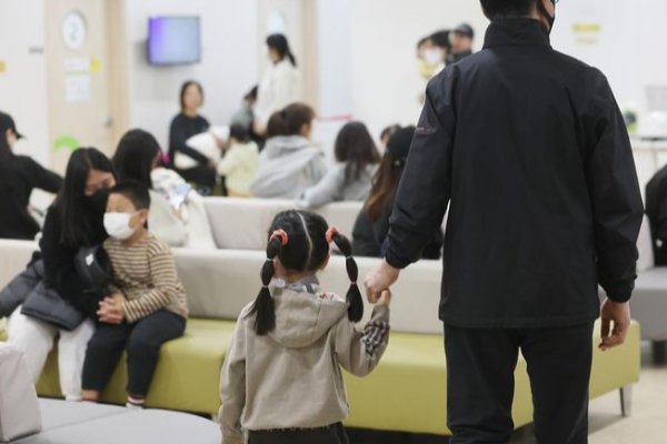 மீண்டும் கோவிட் கால கட்டுப்பாடுகள் அறிமுகம்: எச்சரிக்கை விடுத்துள்ள நாடு | Spain Bring Back Pandemic Era Restriction For Flu மீண்டும் கோவிட் கால கட்டுப்பாடுகள் அறிமுகம்: எச்சரிக்கை விடுத்துள்ள நாடு | Spain Bring Back Pandemic Era Restriction For Flu