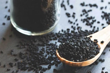 கெட்ட கொழுப்பை கரைத்து எடையை குறைக்கச் செய்யும் கருஞ்சீரக டீ.! எப்படி எடுத்து கொள்ளலாம்?