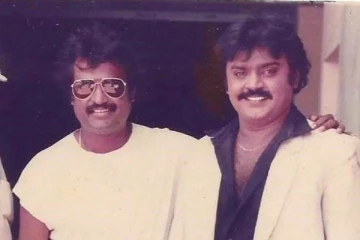 ரஜினியின் முன் தரையில் அமர்ந்த விஜயகாந்த்.. பதறிப்போன ரஜினி, வேறு எந்த நடிகருக்கும் கிடைக்காத மறியாதை