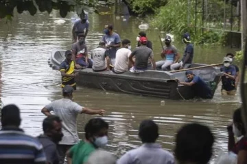 இலங்கையில் தவிக்கும் 10,000 பேர்
