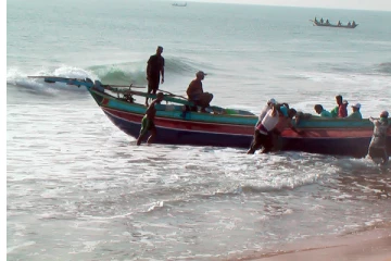 அக்கரைப்பற்று கடலிலிருந்து கரைவலையில் சிக்கிய நிலையில் சடலம் மீட்பு