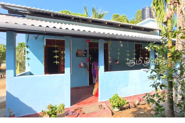 சம்பூரில் மூன்று வீடுகள் பயனாளிகளிடம் கையளிப்பு! | 3 Houses Handed Over To Beneficiaries In Sambhur