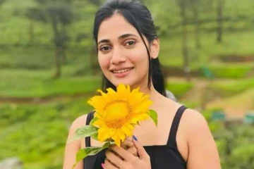 அம்மாவிடம் இப்படியா முகம்சுழிப்பது? அப்படியென்ன கோபம்! பேரழகி லொஸ்லியாவை கேள்வி கேட்கும் ரசிகர்கள்