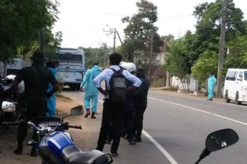 கைதடியில் டொல்பின் வாகனம் விபத்து: பத்திற்கும் மேற்பட்டோரின் நிலை