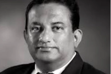 වහාම ධූරයෙන් ඉවත් වෙන්නැයි කිංස්ලි ට බන්දුල දැනුම්දෙයි..! හේතුව මෙන්න..