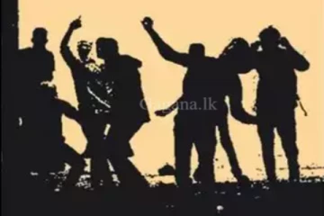 ජුන්නෝ නිසා සින්නො දෙගොල්ලක් ගහගෙන දෙන්නෙක් රෝහලේ...