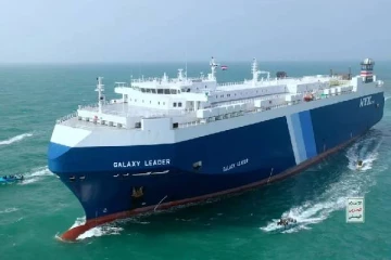 அடங்காத ஹவுதிகள்... அமெரிக்காவுக்கு சொந்தமான சரக்கு கப்பல் மீது ஏவுகணைத் தாக்குதல்