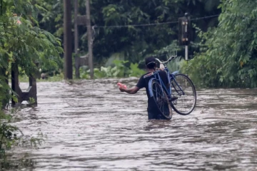 12 ஆறுகளில் வெள்ளப்பெருக்கு ஏற்படும் அபாயம்