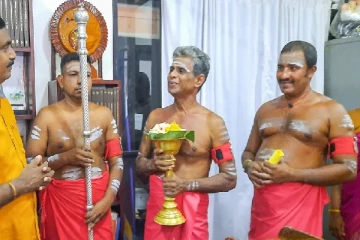 யாழ் நல்லூர் கந்தன் மகோற்சப பெருவிழாவை முன்னிட்டு காளாஞ்சி கையளிப்பு
