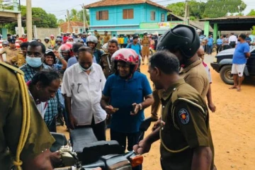 எரிபொருள் வரிசையில் காத்திருத்த வடமாகாண முக்கியஸ்தர்!