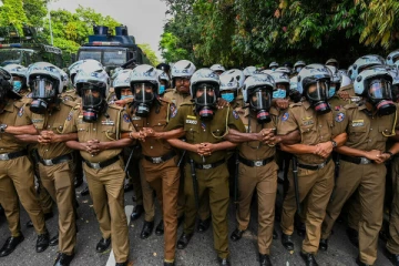 96,000 இலங்கை பொலிஸார் தொடர்பில் பகீர் தகவல்!