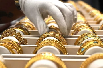 ඊයේ දිනයට සාපේක්ෂව අද රන් මිලෙහි තරමක වෙනසක්.