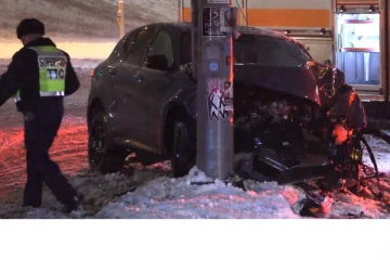 கனடாவில் பஸ் விபத்தில் இருவர் காயம்