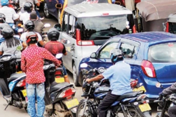 13ක් පෝලිම්වල දී මිය ගිහින්..