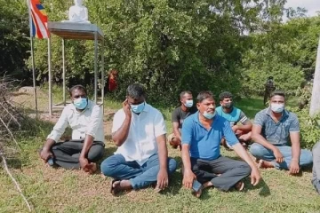 நள்ளிரவில் திடீரென வைக்கப்பட்ட புத்தர் சிலை! எதிர்ப்பு போராட்டத்தில் ஈடுபட்டுள்ள பிரதேச பொதுமக்கள் (Photos)