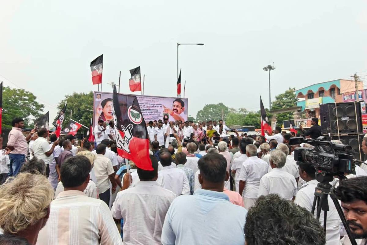 செஞ்சி சிறுமி மாயமான வழக்கு.., கண்டுபிடிக்கக் கோரி அதிமுக ஆர்ப்பாட்டம் | Aiadmk Members Stage A Protest Gingee Girl Missing