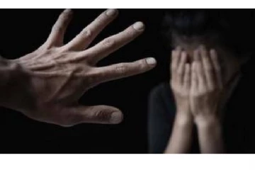 குளிக்கும் போது வீடியோ கால் பண்ணு..பள்ளி மாணவியிடம் ஆசிரியர் செய்த கொடூரம் - பகீர் தகவல்!