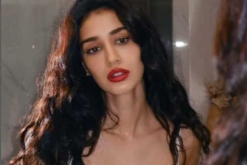 வெள்ளைநிற கிளாமர் லுக்கில் நடிகை திஷா பதானி.. புகைப்படங்கள்..