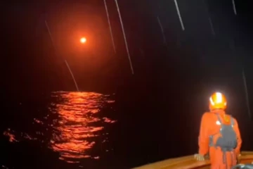 இந்தோனேசியாவில் படகு கவிழ்ந்து விபத்து ; 11பேர் மாயம்