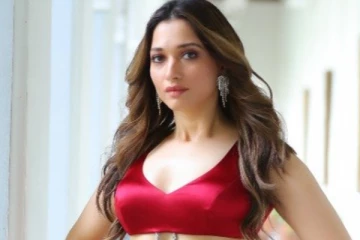 எல்லைமீறி உடையில் பொது இடத்திற்கு வந்த தமன்னா.. காட்டுத்தீ போல் பரவும் புகைப்படம்