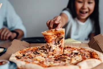 பீட்சா பிரியர்களே.. இனி எத்தனை பீஸ் பீட்சா சாப்பிடணும் தெரியுமா?