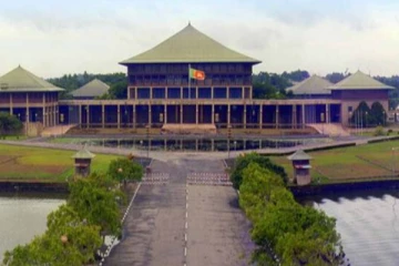 පාර්ලිමේන්තුවම බිය ගැන් වුණු අද දවසේ, ජනමාධ්‍යවේදීන් දෙදෙනෙකුට එහි දී සිදු වුණ දේ?..