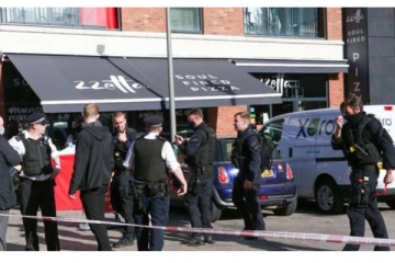 லண்டனில் பீட்சா கடைக்கு வெளியே குத்தி கொல்லப்பட்ட 14 வயது சிறுவன்! பட்டப்பகலில் நடந்த சம்பவம்