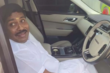 விலையுயர்ந்த காரில் அமர்ந்து கதறும் ஜிபி முத்து! ஒரு மனுஷனை இப்படியா கதறவைப்பது?