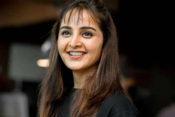 நடிகை மஞ்சு வாரியரின் மகளை பார்த்துள்ளீர்களா.. அச்சு அசல் அவரை போலவே இருக்கிறாரே