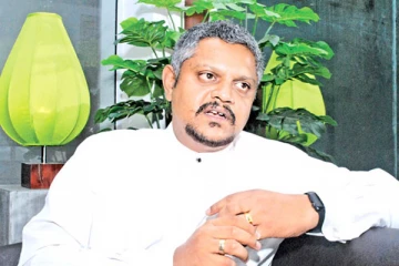 சிலிண்டரால் என்னை அடிக்கவில்லை! - இராஜாங்க அமைச்சர் மறுப்பு