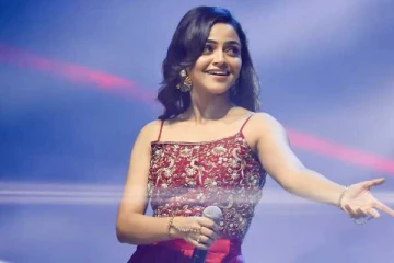 வித்யாசாகர் கான்செட்டில் வைப் செய்த பூஜா வெங்கட்!! புகைப்படங்கள்...