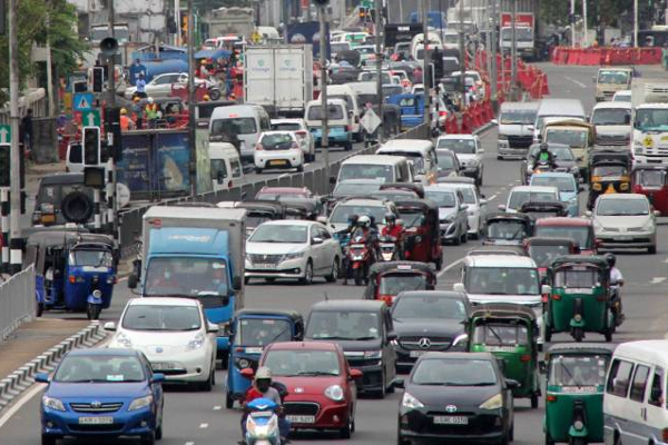ஊரடங்கு வேளையில் கொழும்பில் கடும் வாகன நெரிசல் | Heavy Traffic In Area In Colombo During The Curfew