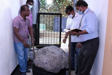 இலங்கையில் கண்டெடுக்கப்பட்ட ரூ.745 கோடி மதிப்புள்ள நீலக்கல் தொகுப்பு..!