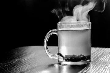 இலங்கையில் ஒரு கோப்பை சுடுநீருக்கு 100 ரூபாய்; நுகர்வோரின் கருத்து!