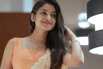 லவ் டுடே இவானா சேலையில் அழகிய போட்டோஷூட்