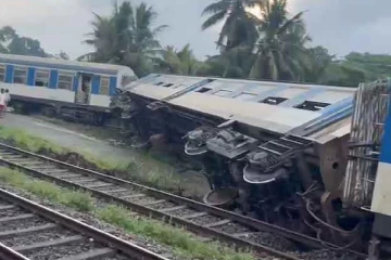 භයානක අනාවරණයක් - අනතුර සිදු වූ ස්ථානයේ දුම්රිය මාර්ගයේ ඇණ ගැලවලා? පුද්ගලයෙක් අත්අඩංගුවට
