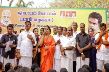 அதிமுக பாஜக மோதலா ? மைக்கை பிடுங்கிய கரு நாகராஜ் - பரபரப்பில் தமிழக பாஜக