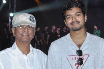 103 வயதுடைய விஜய்யின் பாட்டியை பார்த்துள்ளீர்களா..இதோ அழகிய தருணத்தின் புகைப்படம்