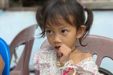 பக்கத்தில் இருப்பவை சடலங்கள் என்பது தெரியாமல் கட்டிப்பிடித்து உறங்கிய குழந்தை: தாய்லாந்து கொடூரத்தில் தப்பிய பிஞ்சு உயிர்...