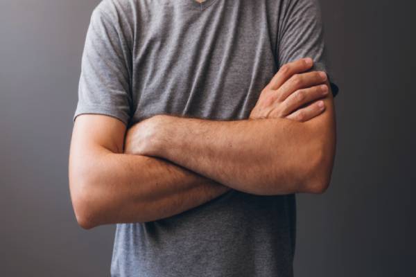 இதுல நீங்க எப்படி கை மடித்து வைப்பீர்கள் சொல்லுங்க - உங்களை பற்றி சொல்கிறோம் | Personality Test Cross Your Arms Reveals