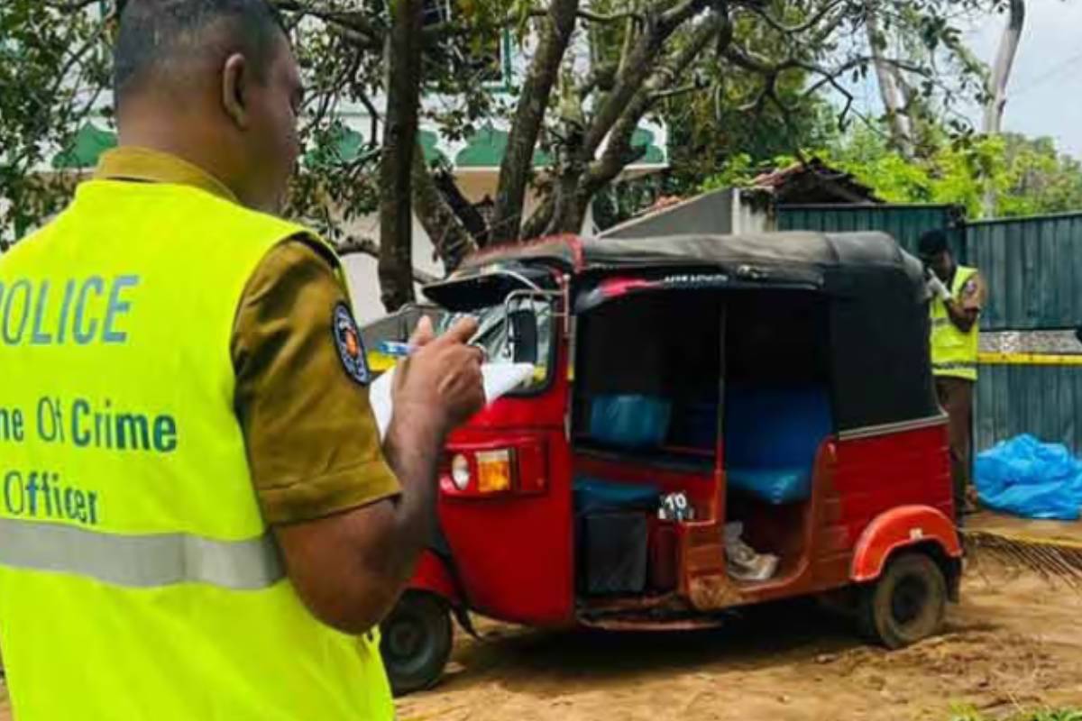குழந்தையை நடுவீதியில் விட்டு தப்பியோடிய தாய்! பொலிஸார் தீவிர விசாரணை | Mother Abandons Daughter In Wattegama Town